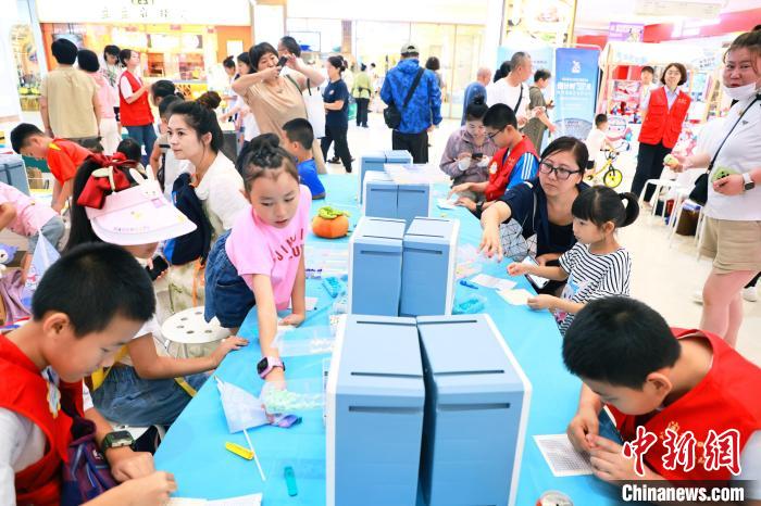 200天倒计时：哈尔滨400个家庭共拼立方像素画，