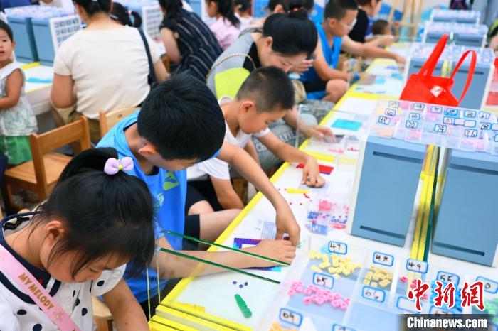 200天倒计时：哈尔滨400个家庭共拼立方像素画，