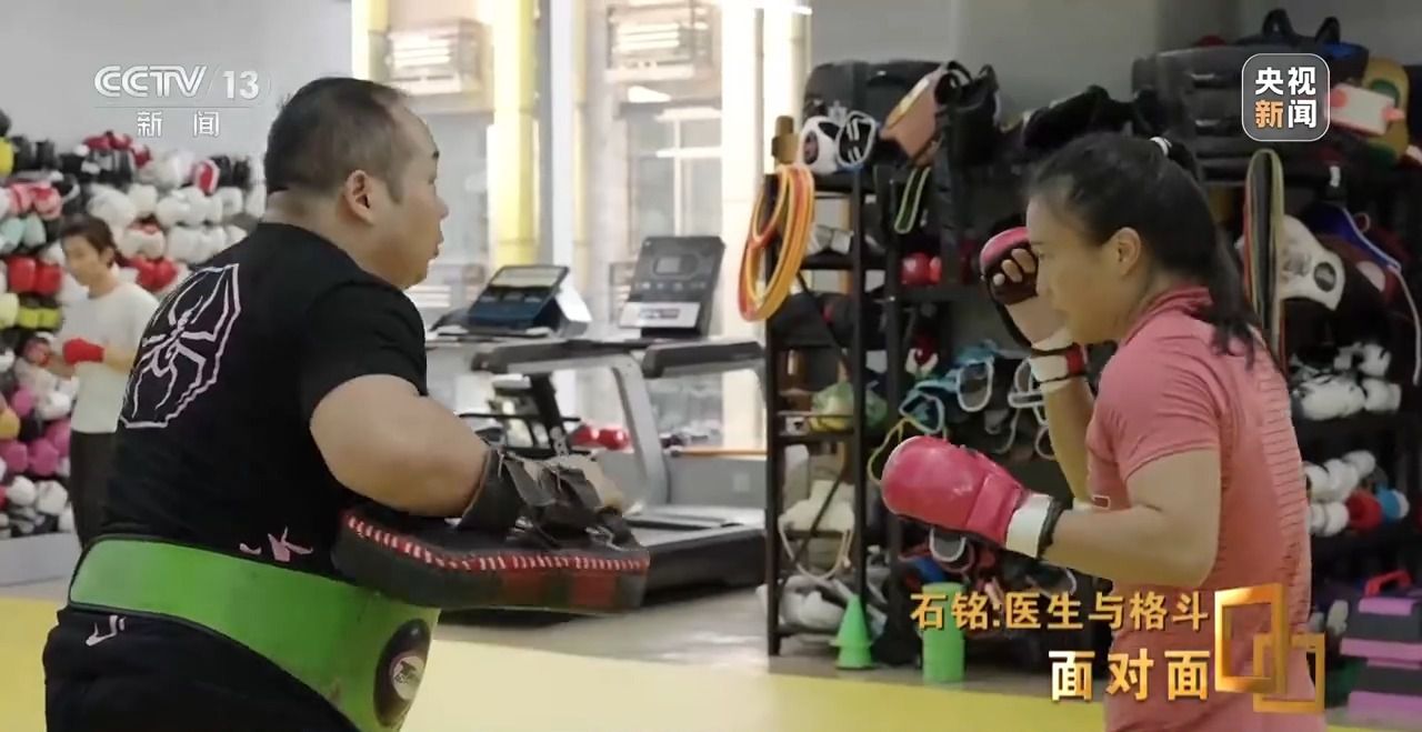 从诊室到擂台：云南女医生石铭的双重身份如何