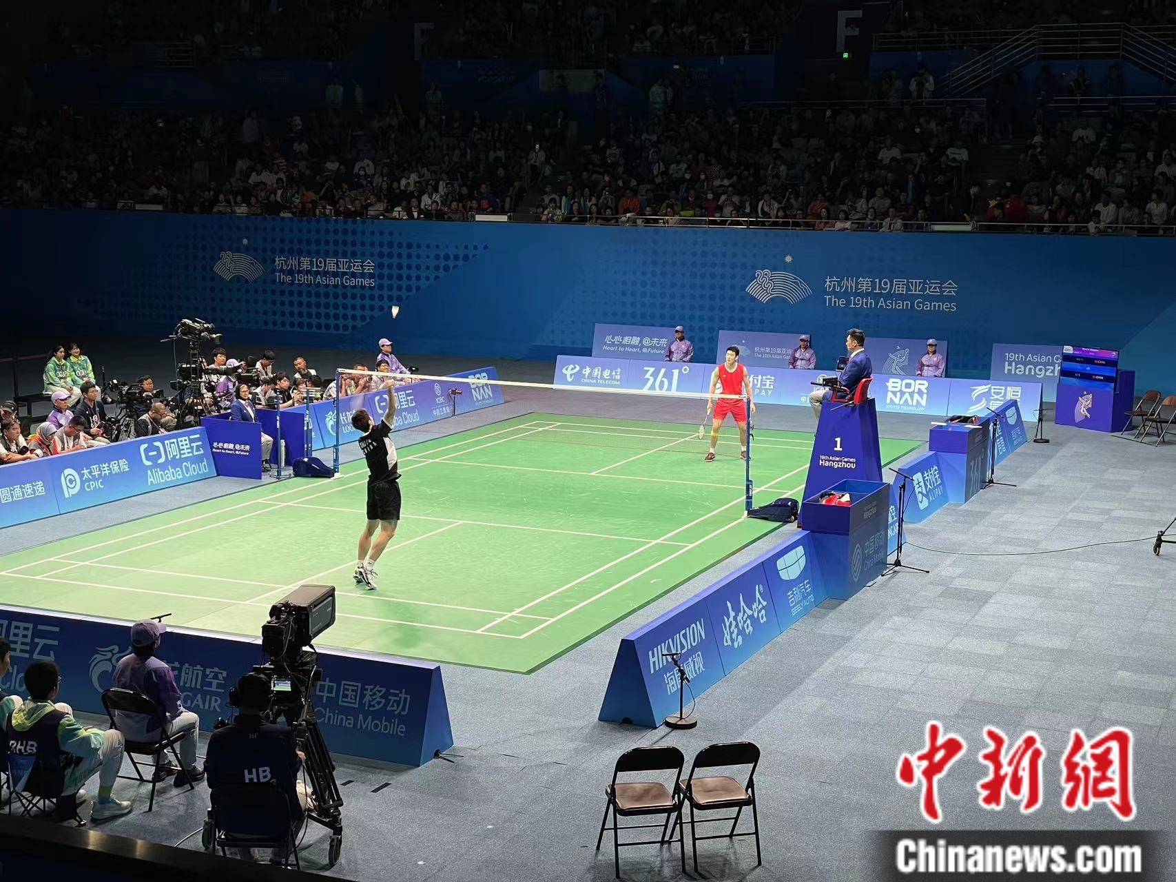 国羽男单顶峰相见：00后李诗沣在杭州亚运会击败