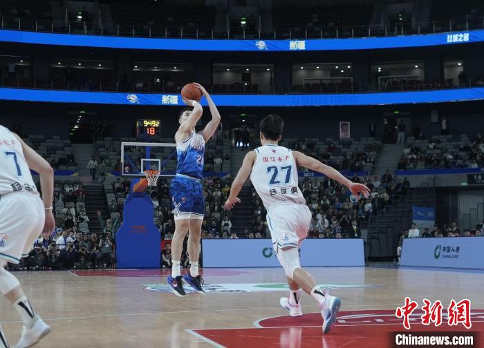 新疆男篮首阶段收官8胜2负位居次席，防守稳健与