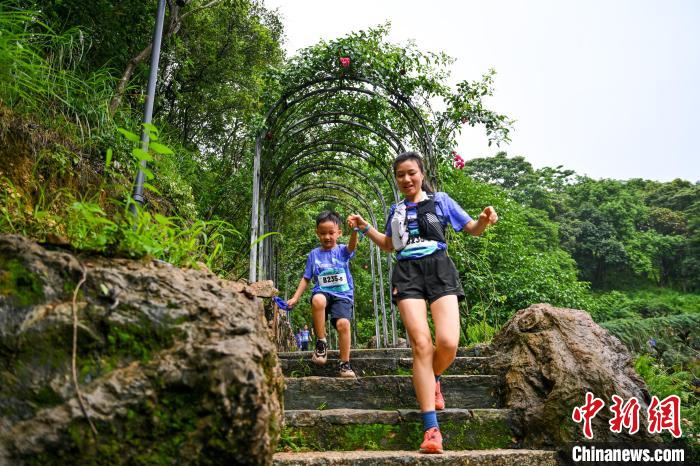 千名选手参与广州百里少年越野赛 主题聚焦成长