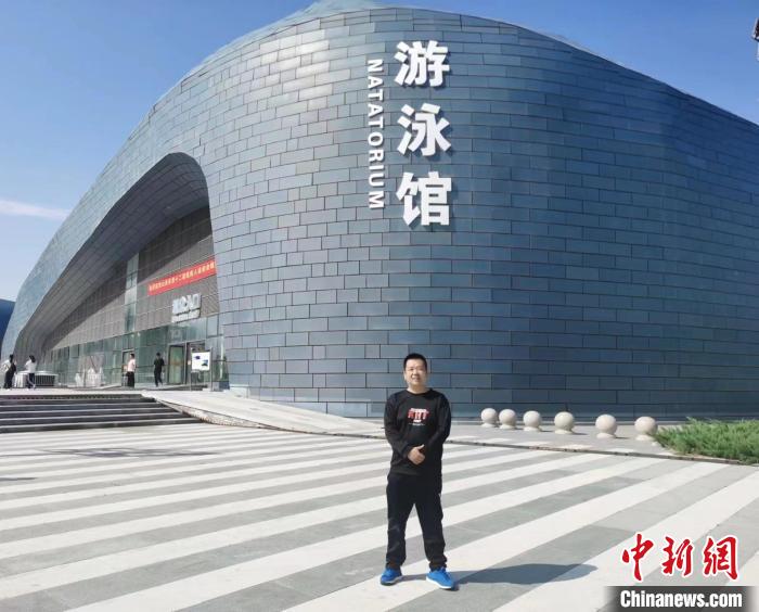 山西80后残疾人庞鑫重拾游泳 首次参赛展现竞技