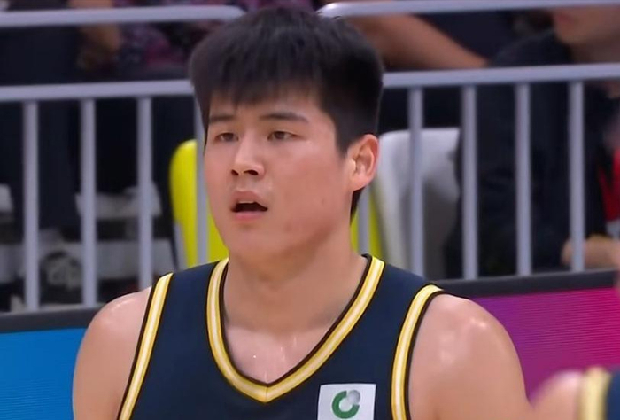 广东男篮迎战北京首钢 内线短板成关键对决