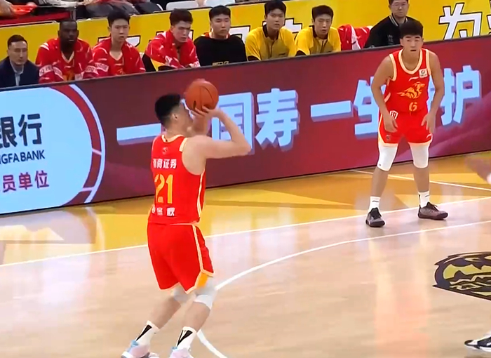 胡金秋带伤出战广厦内线吃紧