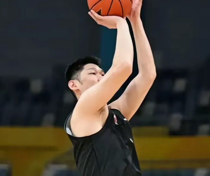 胡金秋带伤出战广厦内线吃紧