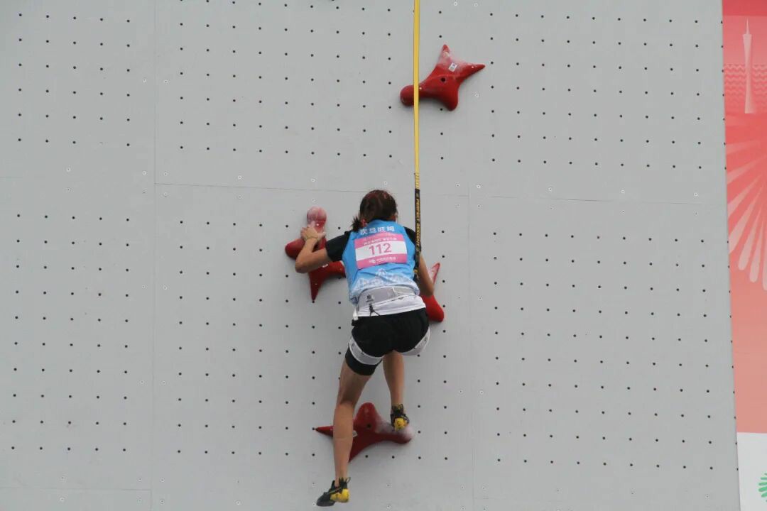 西藏岩壁飞人：在攀登中展现向上力量