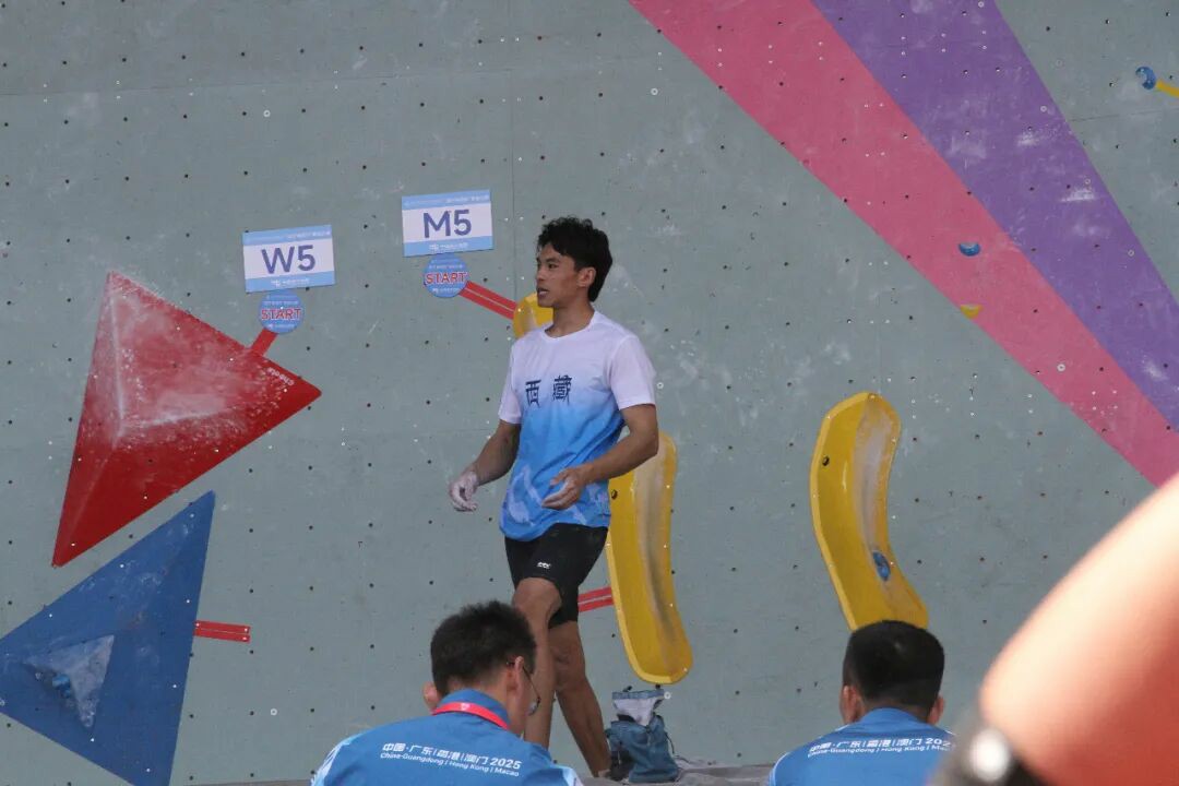 西藏岩壁飞人：在攀登中展现向上力量