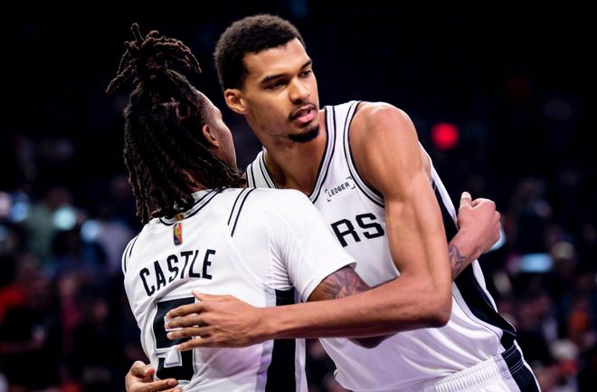 文班亚马伤退马刺惜败开拓者