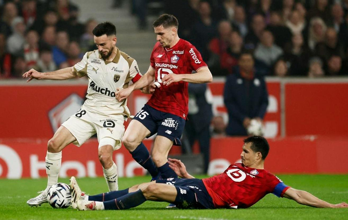 里尔客场3-0完胜朗斯 争冠格局生变