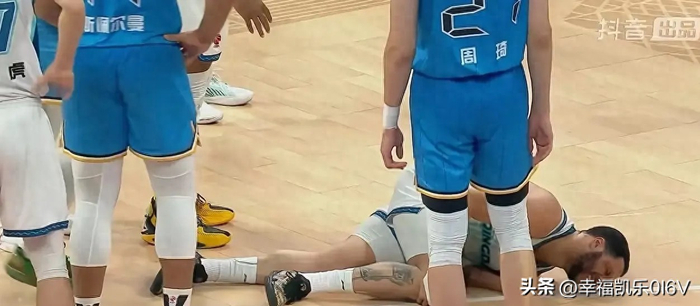 青岛男篮遭双杀：17分惨败+核心外援伤退，排名