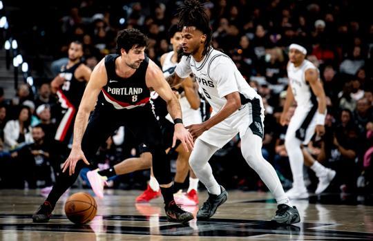 NBA季后赛首轮爆冷不断 系列赛多场战平