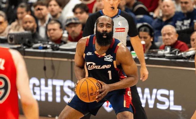 NBA季后赛首轮爆冷不断 系列赛多场战平